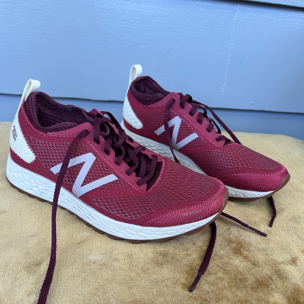 New Balance Fresh Foam Gobi V3 Women’s size 9